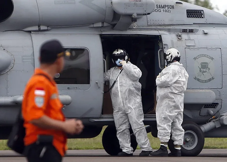 Френски експерти търсят черните кутии на AirAsia