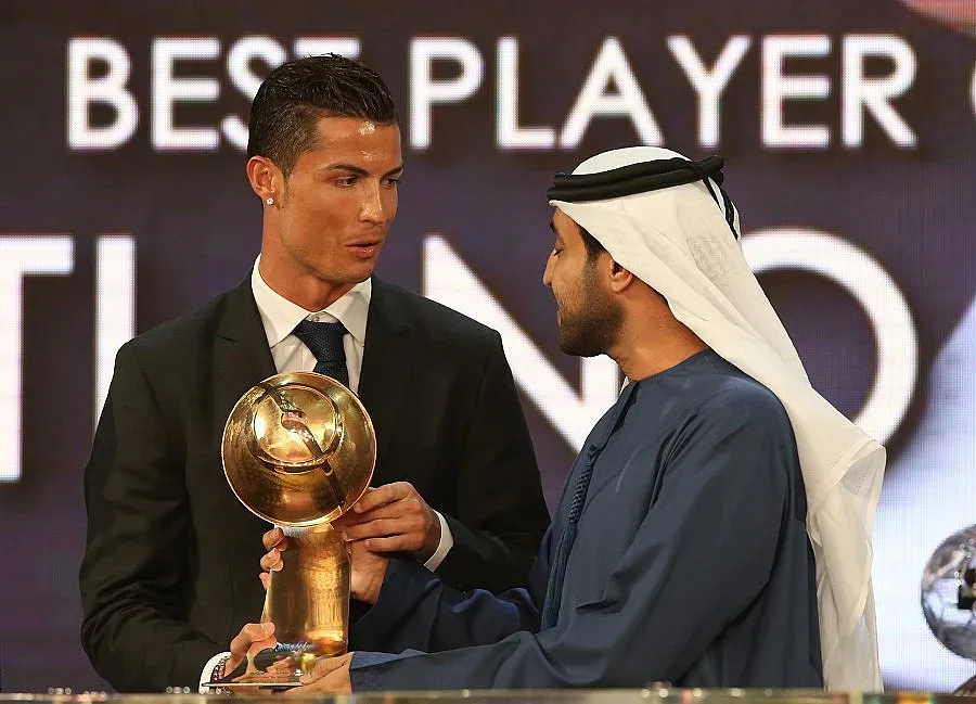 Шейхове наградиха Роналдо за №1