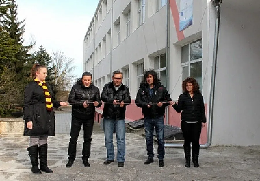 За първи път ремонтираха гимназия на 54 години