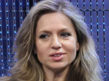 Мадлен Алгафари провокира младежи да се развиват