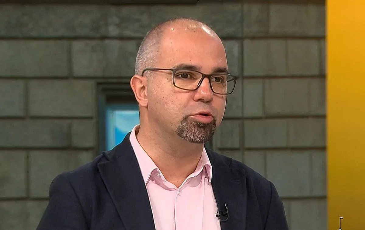 Първан Симеонов категоричен! Хората на Доган ще отидат при Пеевски