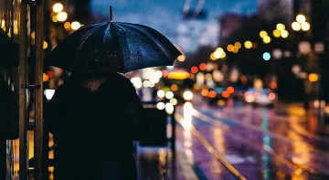 Ужасно време днес! Части на страната в капан от дъжд и сняг