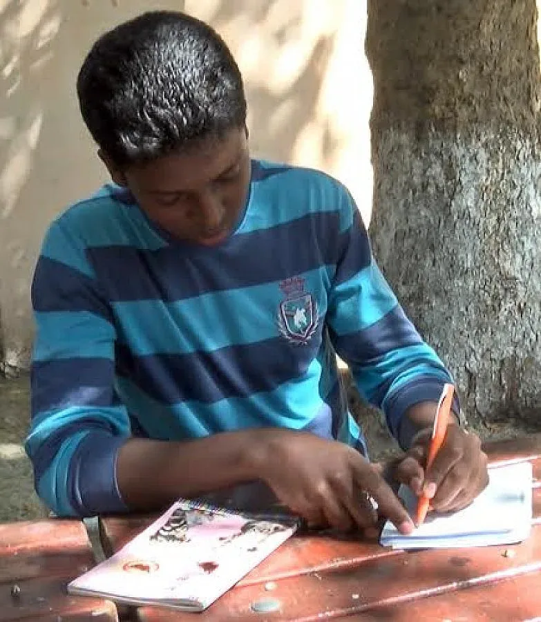 Бежанец полиглот мечтае за бъдеще в България