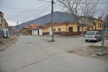 Стълб на кръстовище шокира шофьори