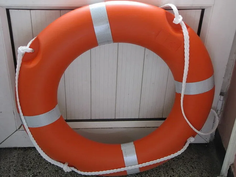 Евакуираха 150 души от горящия ферибот край Гърция