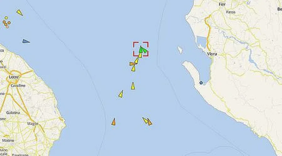 Ферибот се запали между Гърция и Италия