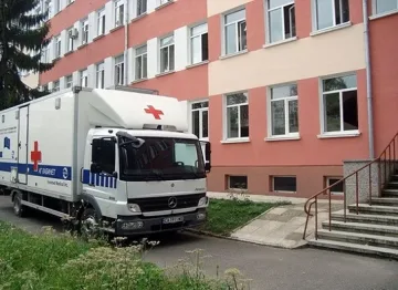 Почерпен татко наби лекар 