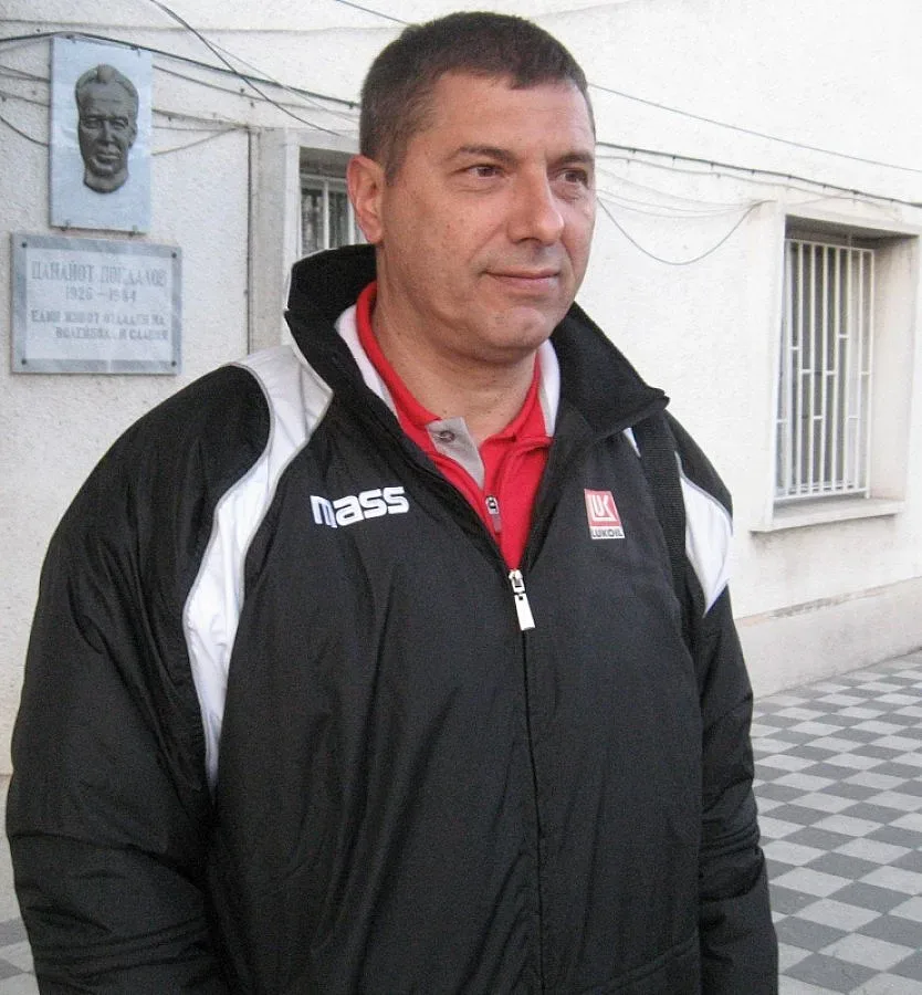 Българин поема АЕК, води наши играчи