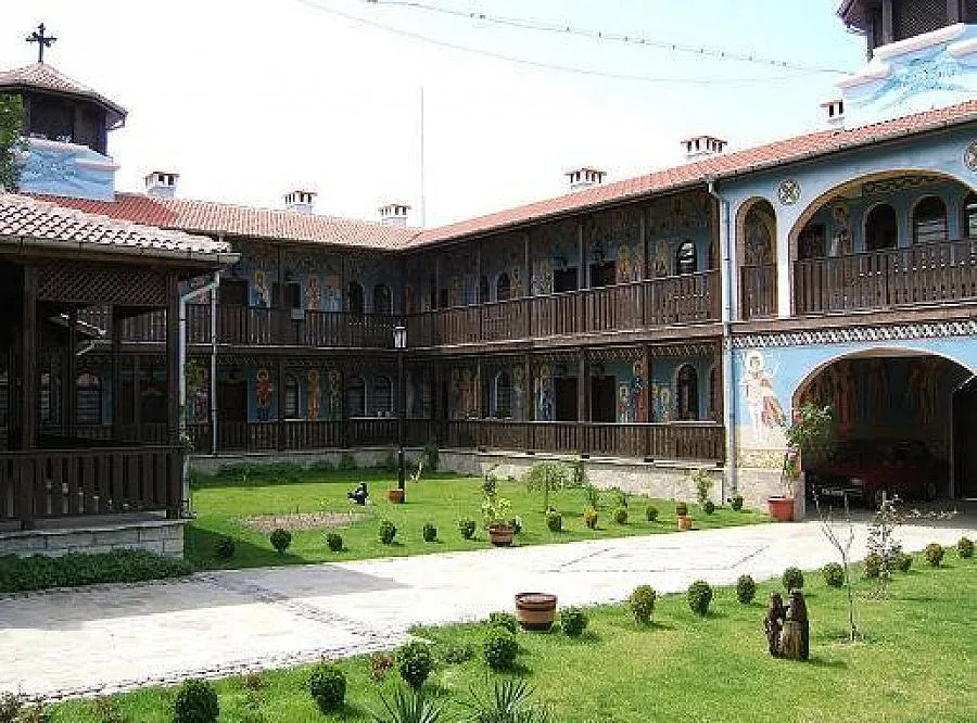 14 г. църква храни християни и мюсюлмани