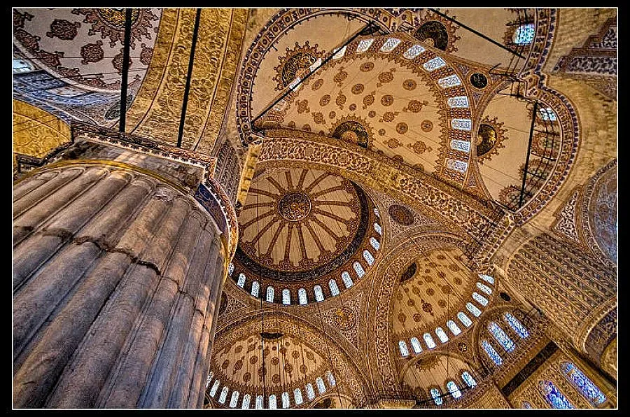 Палеж на джамия в Швеция рани петима