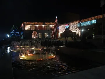 С карнавал посрещнаха Дядо Коледа в Сандански