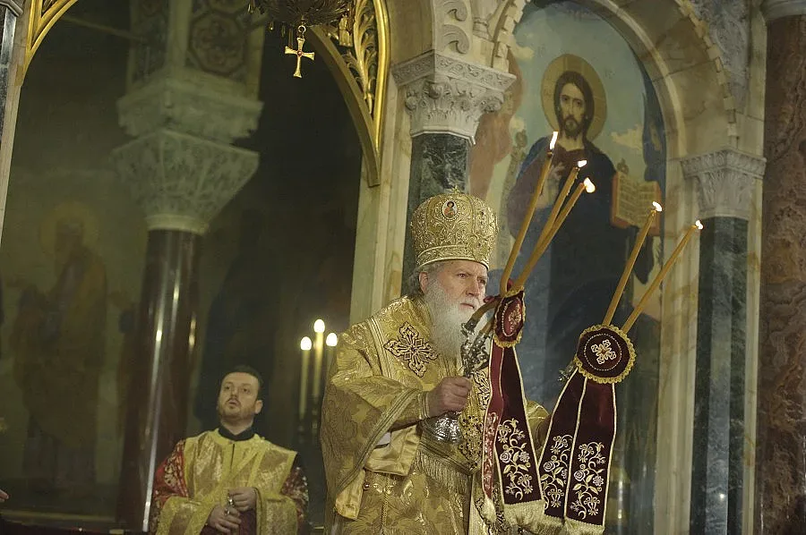 Стотици присъстваха на литургията в "Св. Александър Невски"