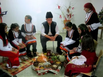 Деца от Миладиново приготвиха трапеза за Бъдни вечер и коледуваха