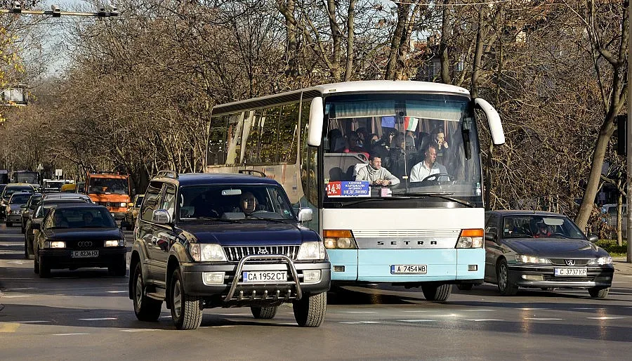 300 на час отиват в Гърция