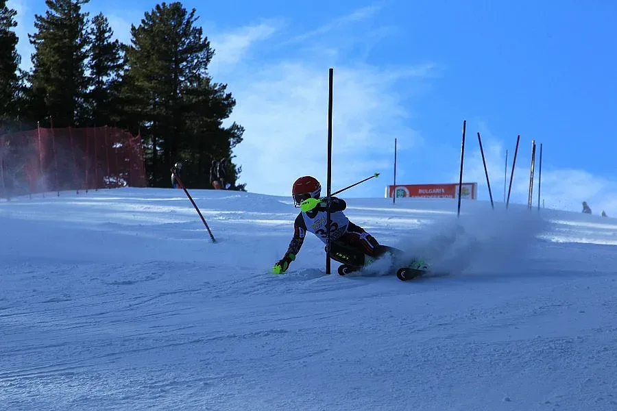 Попов с четвърта поредна победа за ФИС