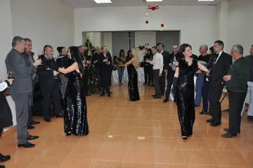 Кмет с коктейл за бизнеса