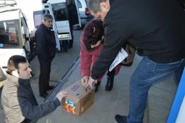 Холандци дариха храни на нуждаещи се в Сандански