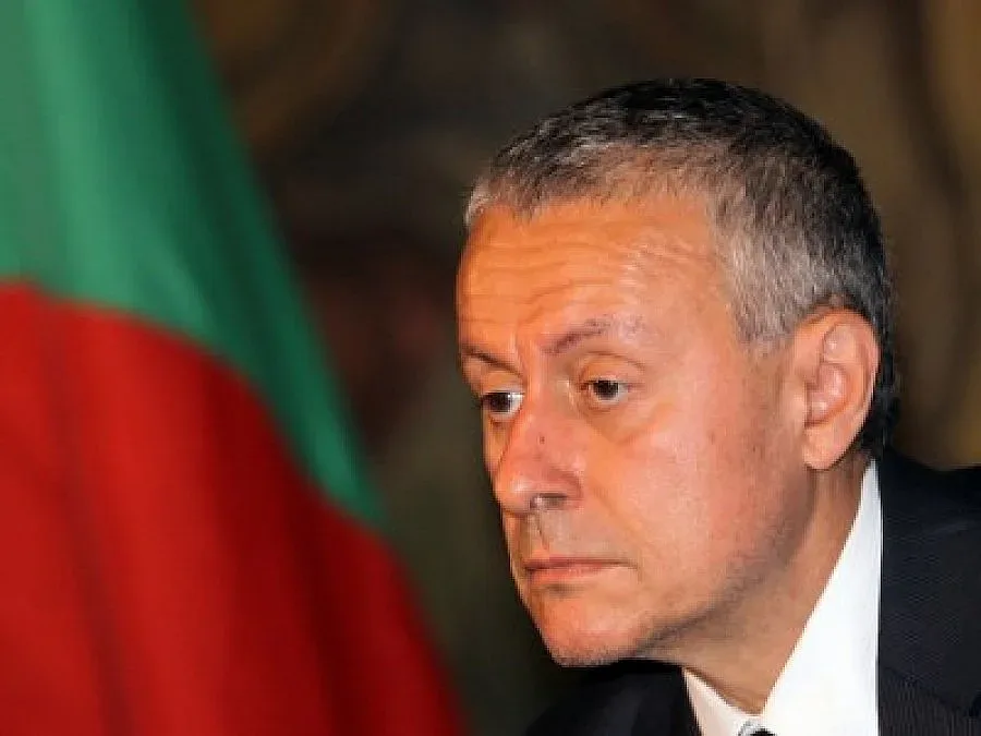 Паси призова Сърбия да се реформира "по правилния начин"