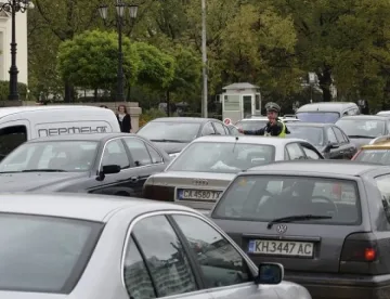 Засилен трафик и ограничения в последния работен ден