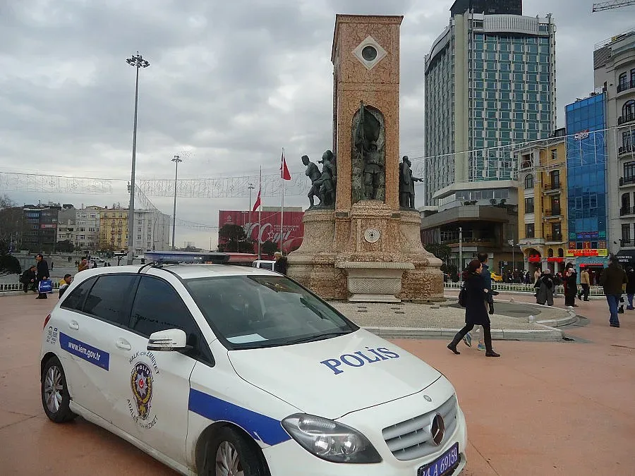 Полицейска обсада на площад "Таксим"