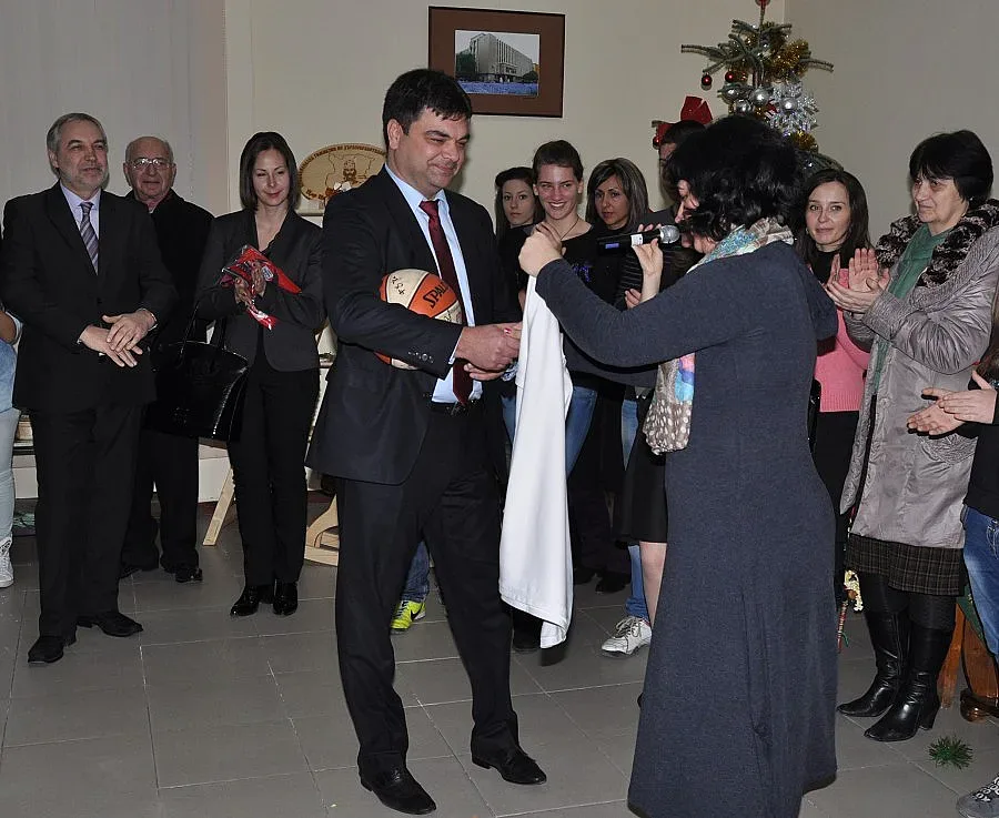 Тениски на Уолтия и Гришо на търг за болно дете