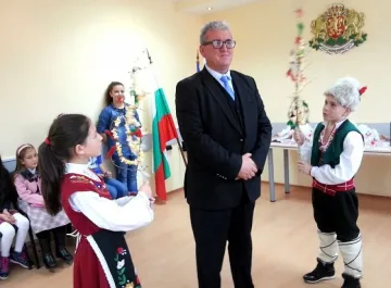 Коледари гостуваха на кмета на Момчилград