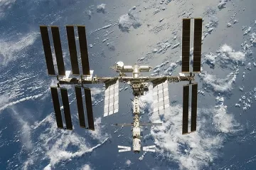 Екипажът на Международната космическа станция с нов инструмент по е-mail