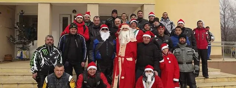 Дядо Коледа рокер ще зарадва малчугани без родители