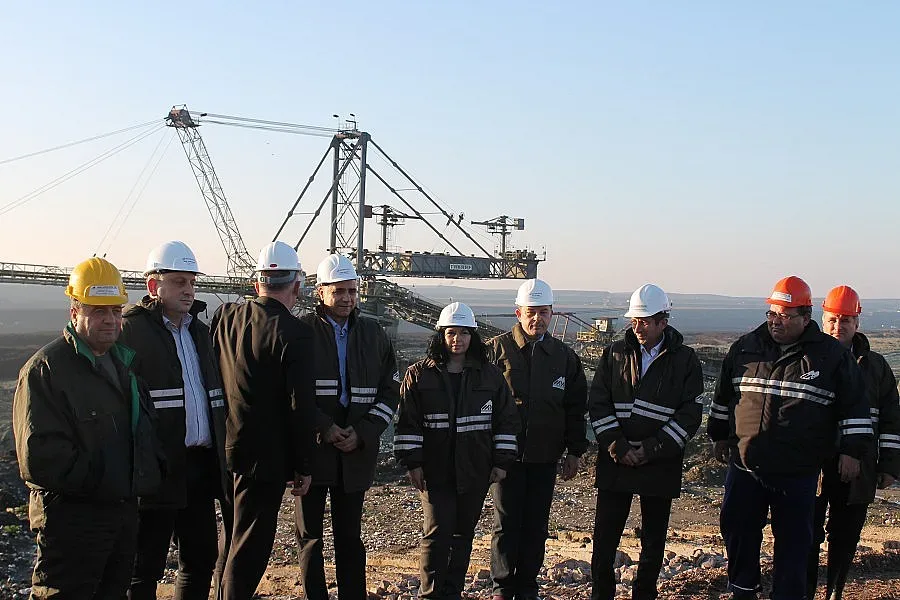 Eнергийния министър обеща нова техника за източномаришките мини