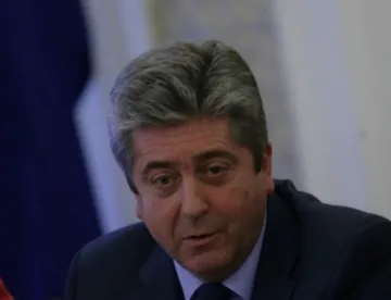 Първанов: Коалицията се движи по острието на бръснача