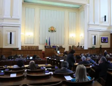 Депутатите криминализираха укриването на осигуровки