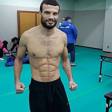 Марко поваля за 4 секунди съперниците