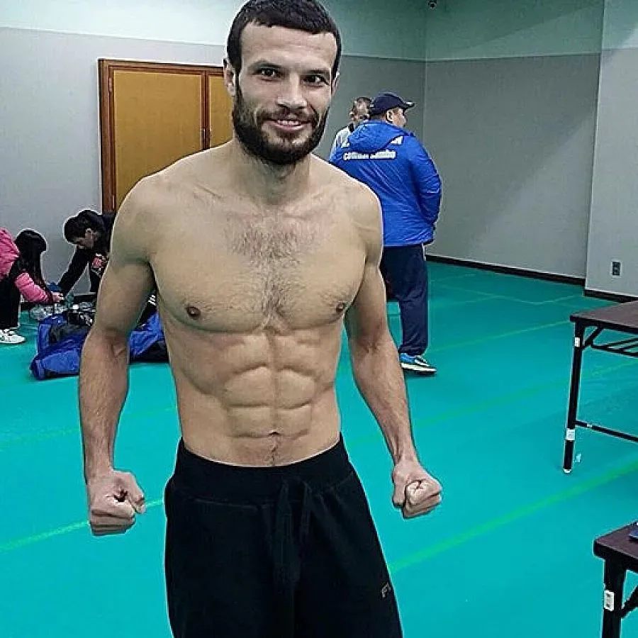 Марко поваля за 4 секунди съперниците