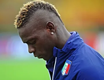 Наказаха Балотели за расизъм 