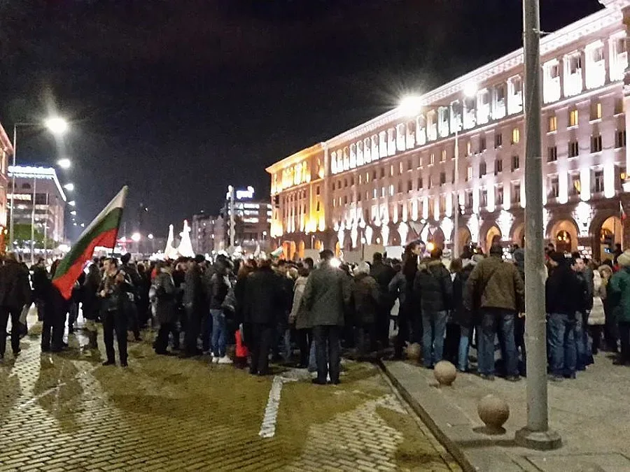 Протест срещу промените в пенсионните фондове блокира Жълтите павета