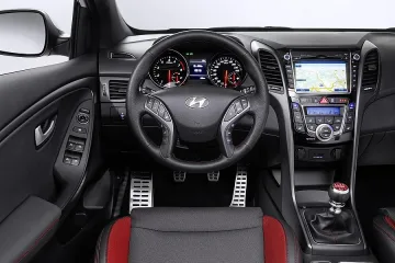 Hyundai показа обновените i30, i40 и новия i20 Coupe
