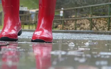 Лошото време продължава. В тези райони на България ще вали