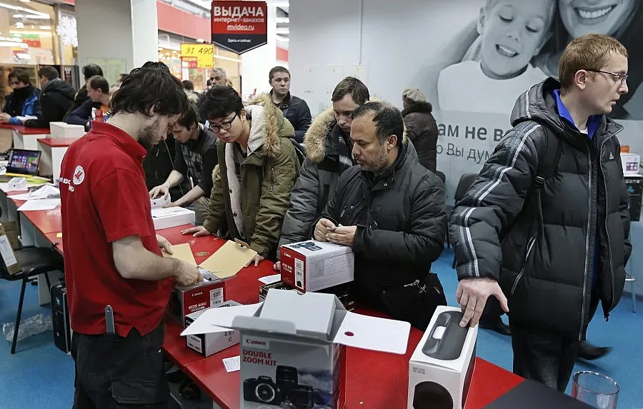 Рублата живна след продажба на $2 млрд. (ОБЗОР)