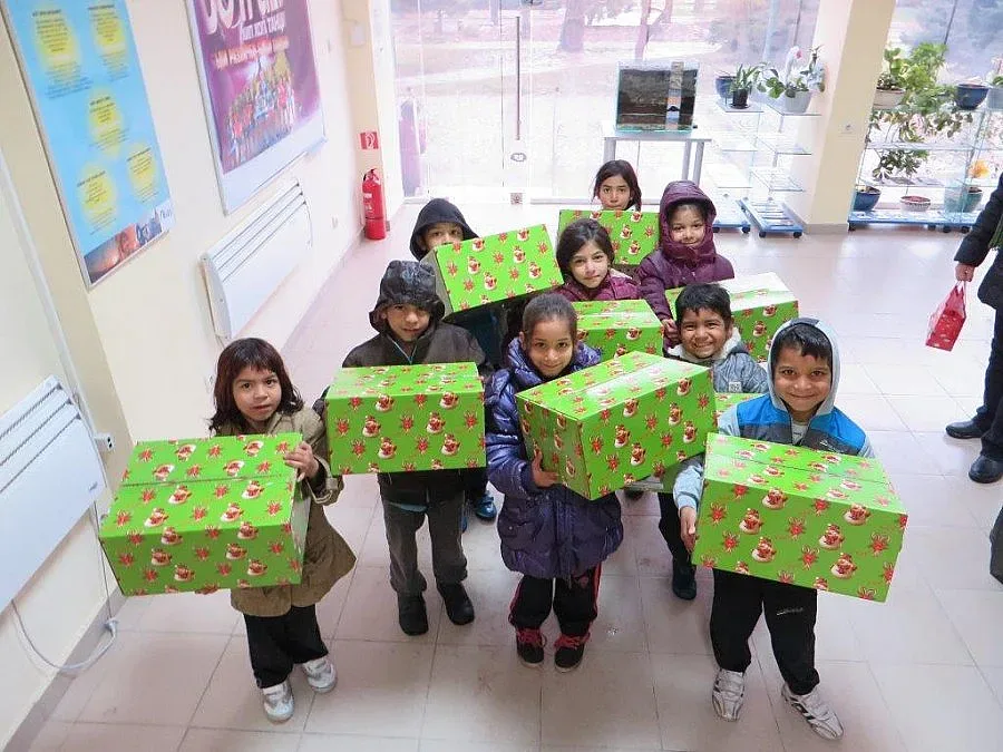 US-топлоцентрала отново зарадва бедни деца с коледни подаръци