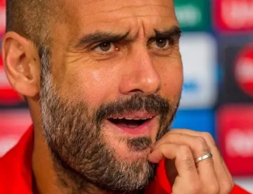 Байерн с голова разлика 39 на 3 след 16 кръга