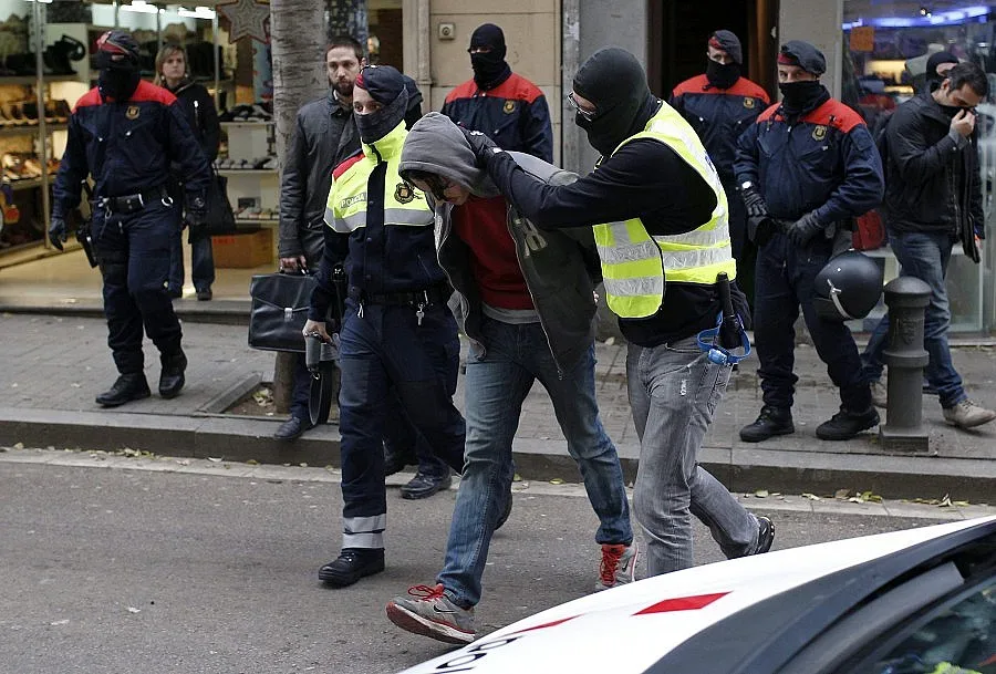 Нощ на сблъсъци в Испания при протести на анархисти