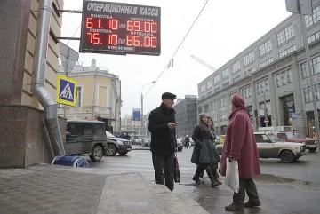 За часове еврото проби 100 рубли (ОБЗОР)