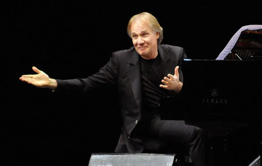 Клайдерман раздаде нотите си в НДК