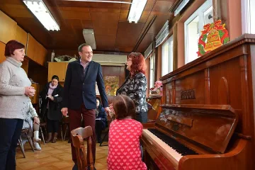 Ново пиано от кампанията „За талантливите деца на Варна"