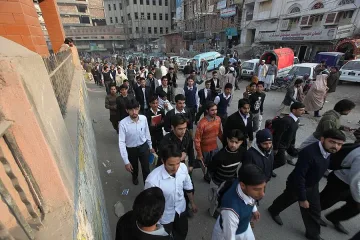 Жертвите в училището в Пакистан са над 126, повечето деца