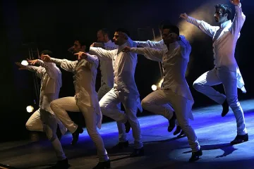 Голи красавци побъркаха НДК