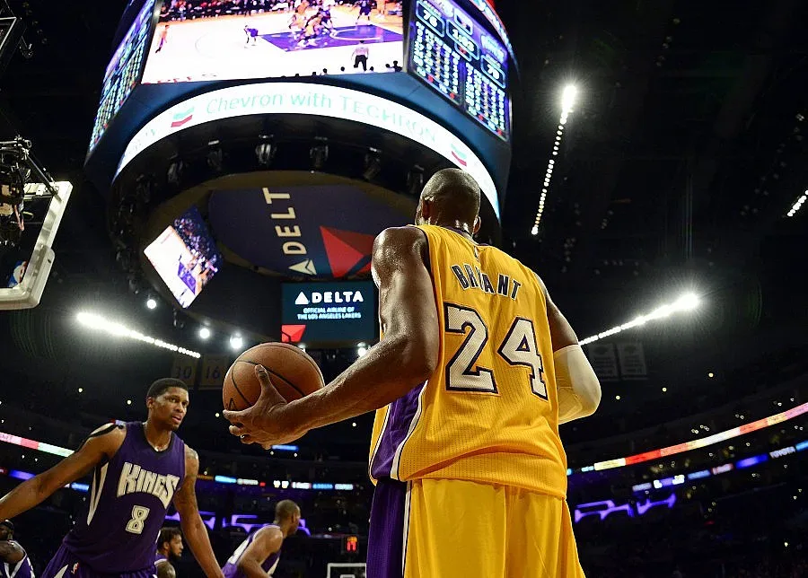 ВИДЕО: Кобе Брайънт изпревари легендата Джордан