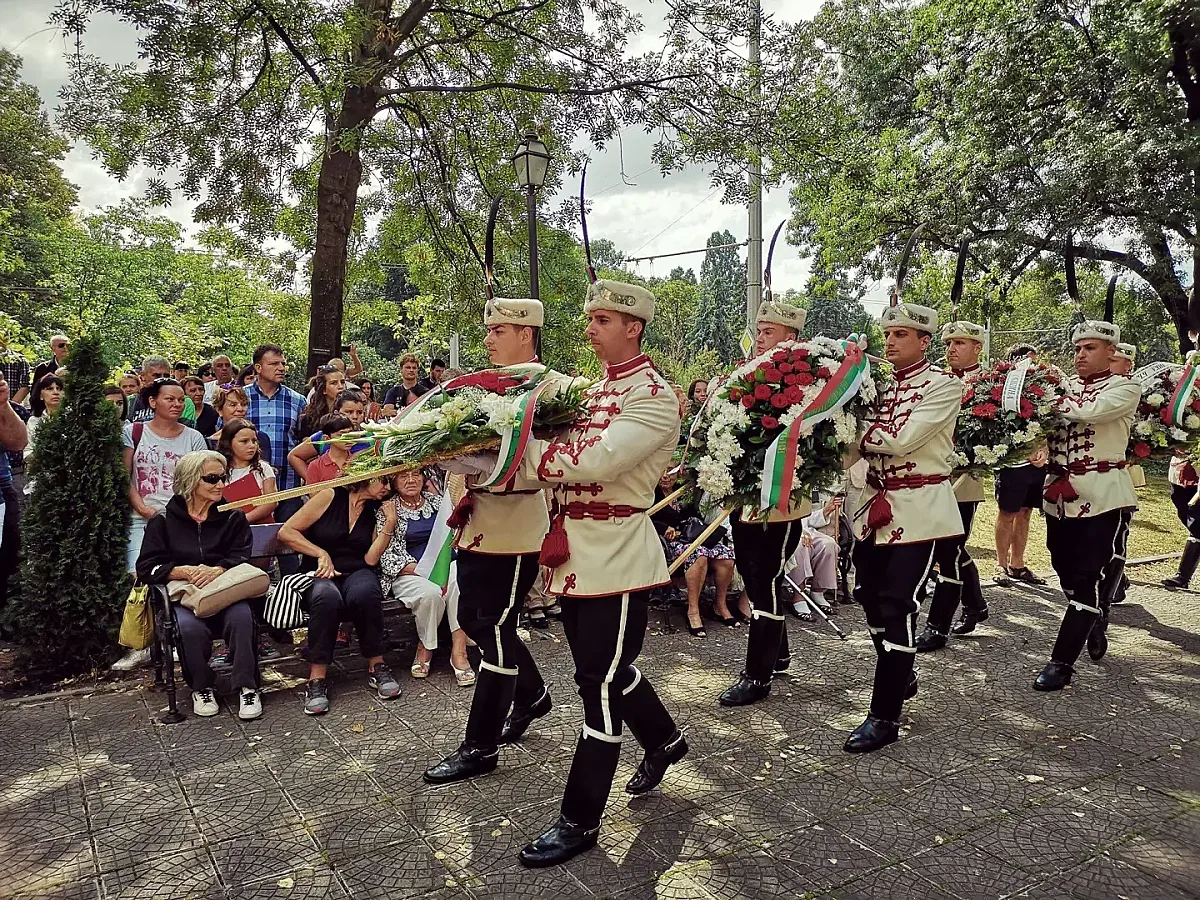 Церемонии в цялата страна отбелязват Съединението