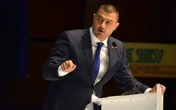 Още един депутат напуска Бареков