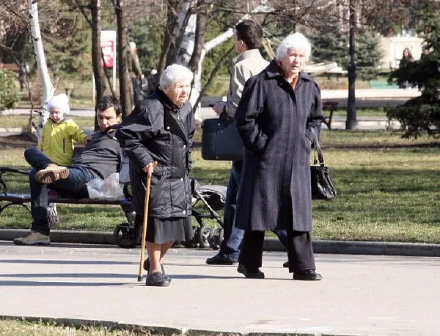 Замразяват пенсионната реформа и през 2015 г.